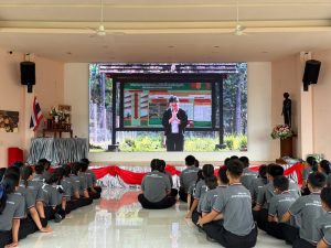 กิจกรรมเรียนรู้การปลูกหญ้าแฝก ตามศาสตร์พระราชา